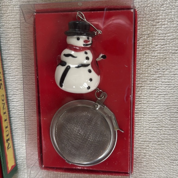 2 Spice Mulling or Loose Tea Steeping Balls Christmas Snowman and Holly - Picture 3 of 5